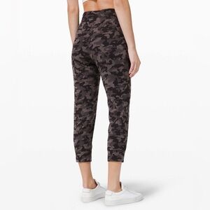 Lululemon Ready to Rulu Jogger Crop
Heritage Camo Jacquard Black Lunar Rock